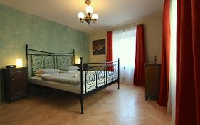 Mala Strana apartment 1